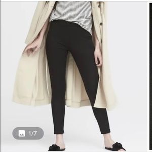 Banana Republic. 4 petite. Black Devon legging. Black.